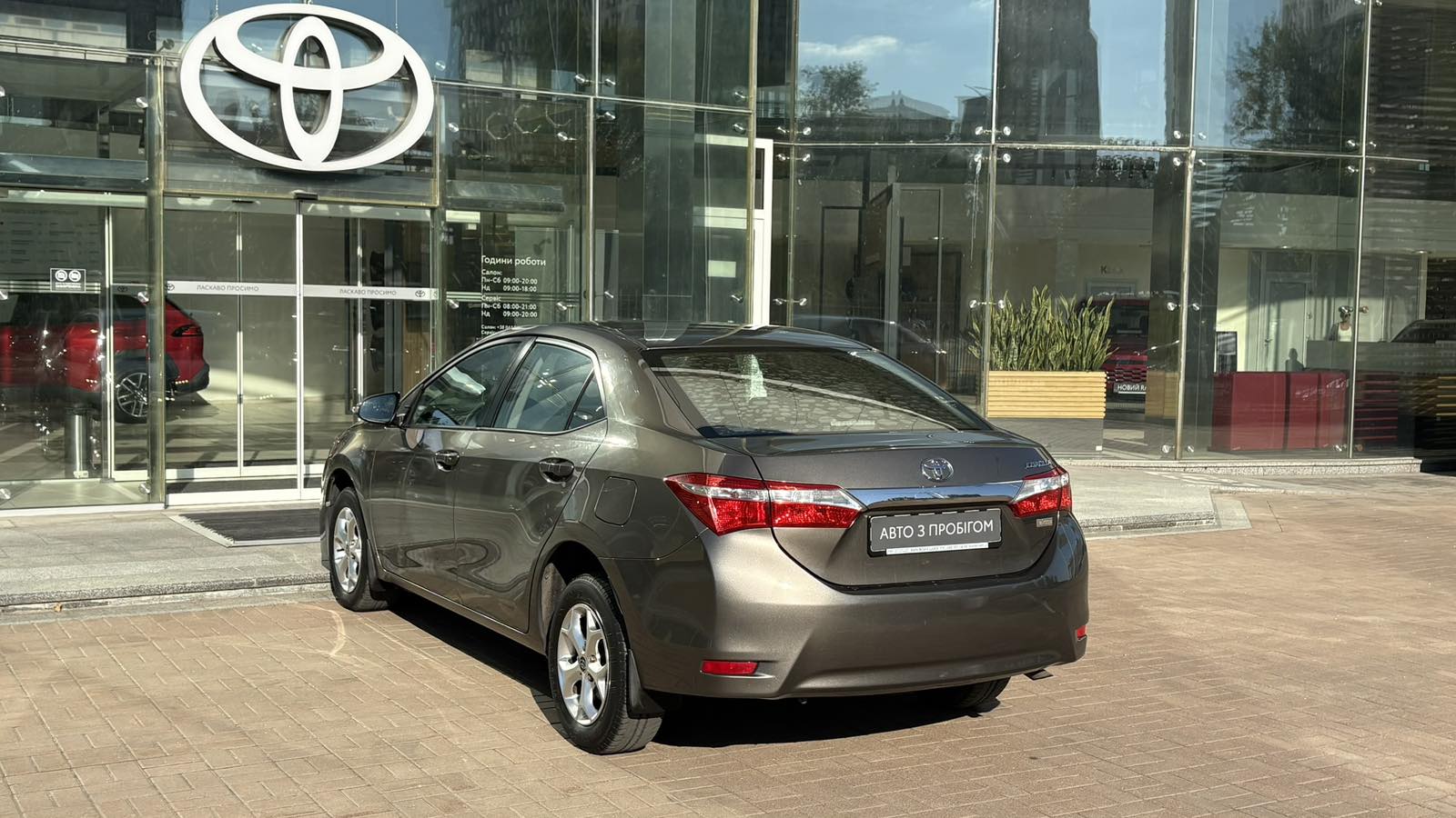 Toyota COROLLA 2016 року з пробігом 183558 км, Седан, Тойота Центр Київ "Автосаміт Укравто", м.Київ - 567900 ГРН | Фото № 2