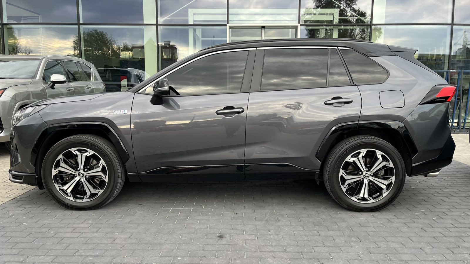 Toyota RAV4 Plug-In 2021 року з пробігом 169031 км, Універсал, Тойота Центр Хмельницький "Гранд Мотор", м.Хмельницький - 1778000 ГРН | Фото № 3