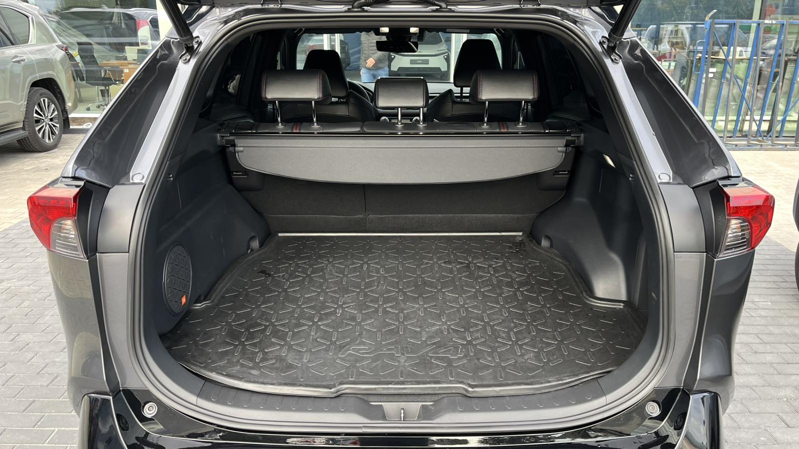 Toyota RAV4 Plug-In 2021 року з пробігом 169031 км, Універсал, Тойота Центр Хмельницький "Гранд Мотор", м.Хмельницький - 1778000 ГРН | Фото № 10
