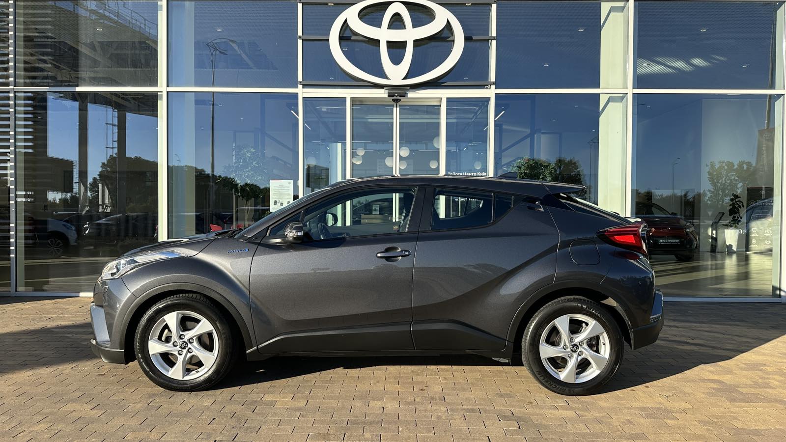 Toyota C-HR 2019 року, Хетчбек, Тойота Центр Київ "ВІДІ Аеропорт", м.Київ | Фото № 3 Toyota C-HR 2019 року з пробігом 89260 км, Хетчбек, Тойота Центр Київ "ВІДІ Аеропорт", м.Київ - 960000 ГРН | Фото № 3
