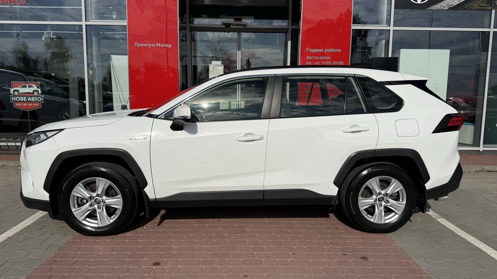 Toyota RAV4 2018 року, Універсал, Тойота Центр Вінниця "Преміум Мотор", м.Вінниця | Фото № 3 Toyota RAV4 2018 року з пробігом 103146 км, Універсал, Тойота Центр Вінниця "Преміум Мотор", м.Вінниця - 1370000 ГРН | Фото № 3