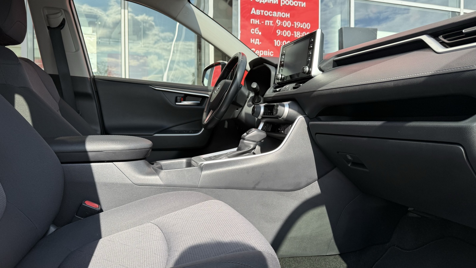 Toyota RAV4 2018 року, Універсал, Тойота Центр Вінниця "Преміум Мотор", м.Вінниця | Фото № 6 Toyota RAV4 2018 року з пробігом 103146 км, Універсал, Тойота Центр Вінниця "Преміум Мотор", м.Вінниця - 1370000 ГРН | Фото № 6