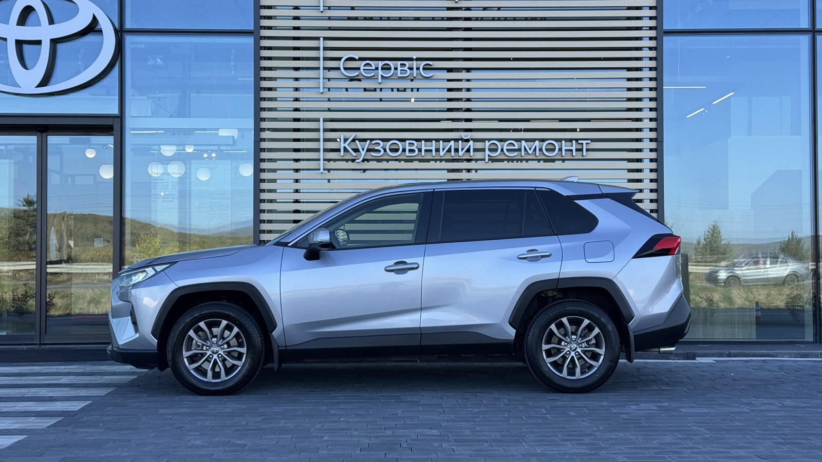 Toyota RAV4 2023 року, Універсал, Тойота Центр Ужгород "Карат Мотор", м.Ужгород | Фото № 3 Toyota RAV4 2023 року з пробігом 38175 км, Універсал, Тойота Центр Ужгород "Карат Мотор", м.Ужгород - 1214000 ГРН | Фото № 3