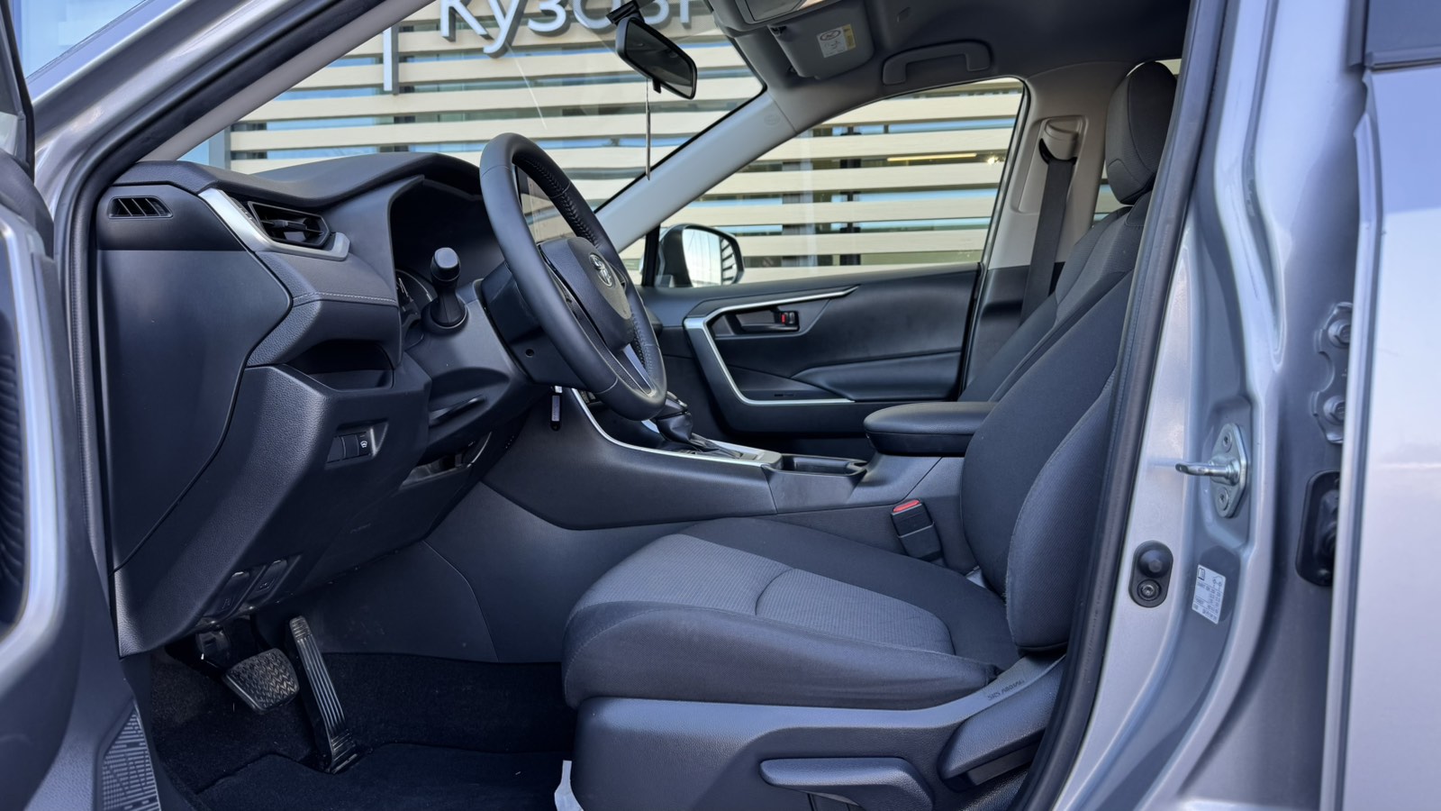 Toyota RAV4 2023 року, Універсал, Тойота Центр Ужгород "Карат Мотор", м.Ужгород | Фото № 12 Toyota RAV4 2023 року з пробігом 38175 км, Універсал, Тойота Центр Ужгород "Карат Мотор", м.Ужгород - 1214000 ГРН | Фото № 12