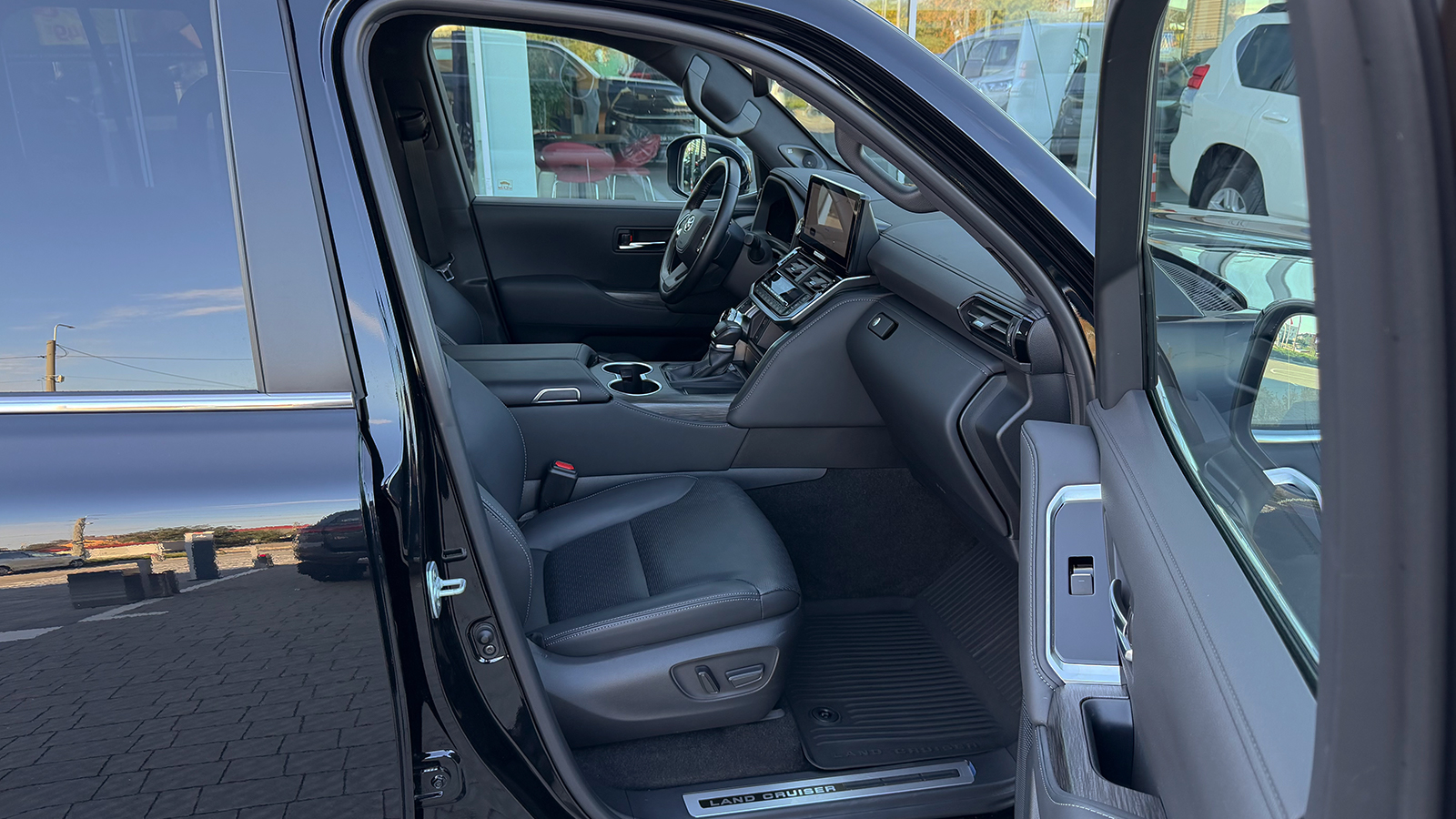 Toyota LAND CRUISER 2025 року, Універсал, Тойота Центр Рівне "Агат Авто", м.Рівне | Фото № 6 Toyota LAND CRUISER 2025 року з пробігом 18807 км, Універсал, Тойота Центр Рівне "Агат Авто", м.Рівне - 4300800 ГРН | Фото № 6