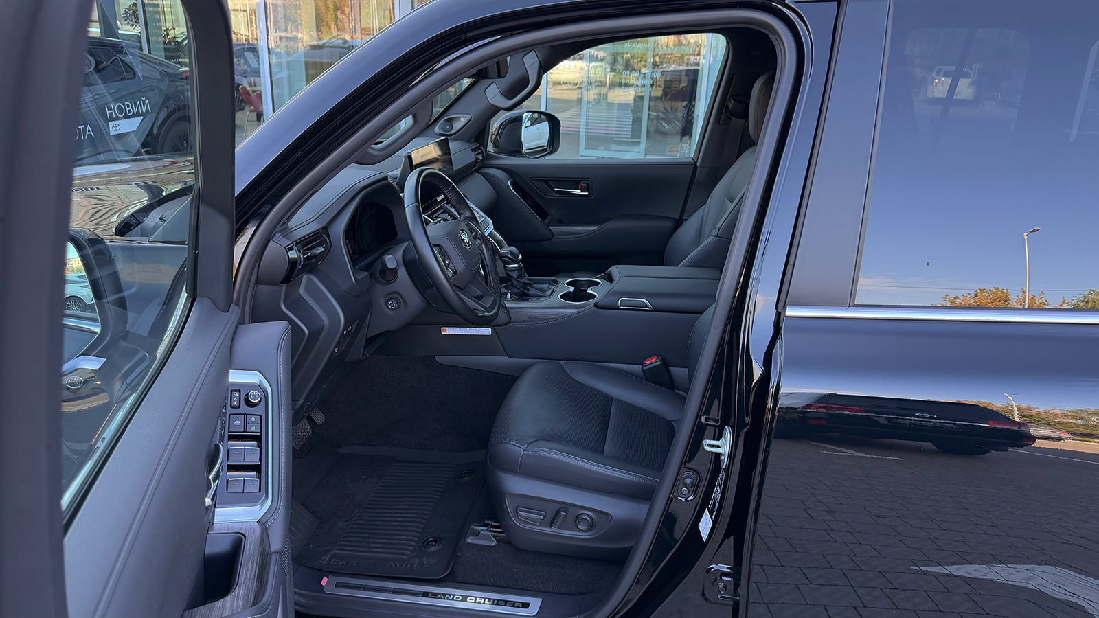 Toyota LAND CRUISER 2025 року, Універсал, Тойота Центр Рівне "Агат Авто", м.Рівне | Фото № 12 Toyota LAND CRUISER 2025 року з пробігом 18807 км, Універсал, Тойота Центр Рівне "Агат Авто", м.Рівне - 4300800 ГРН | Фото № 12
