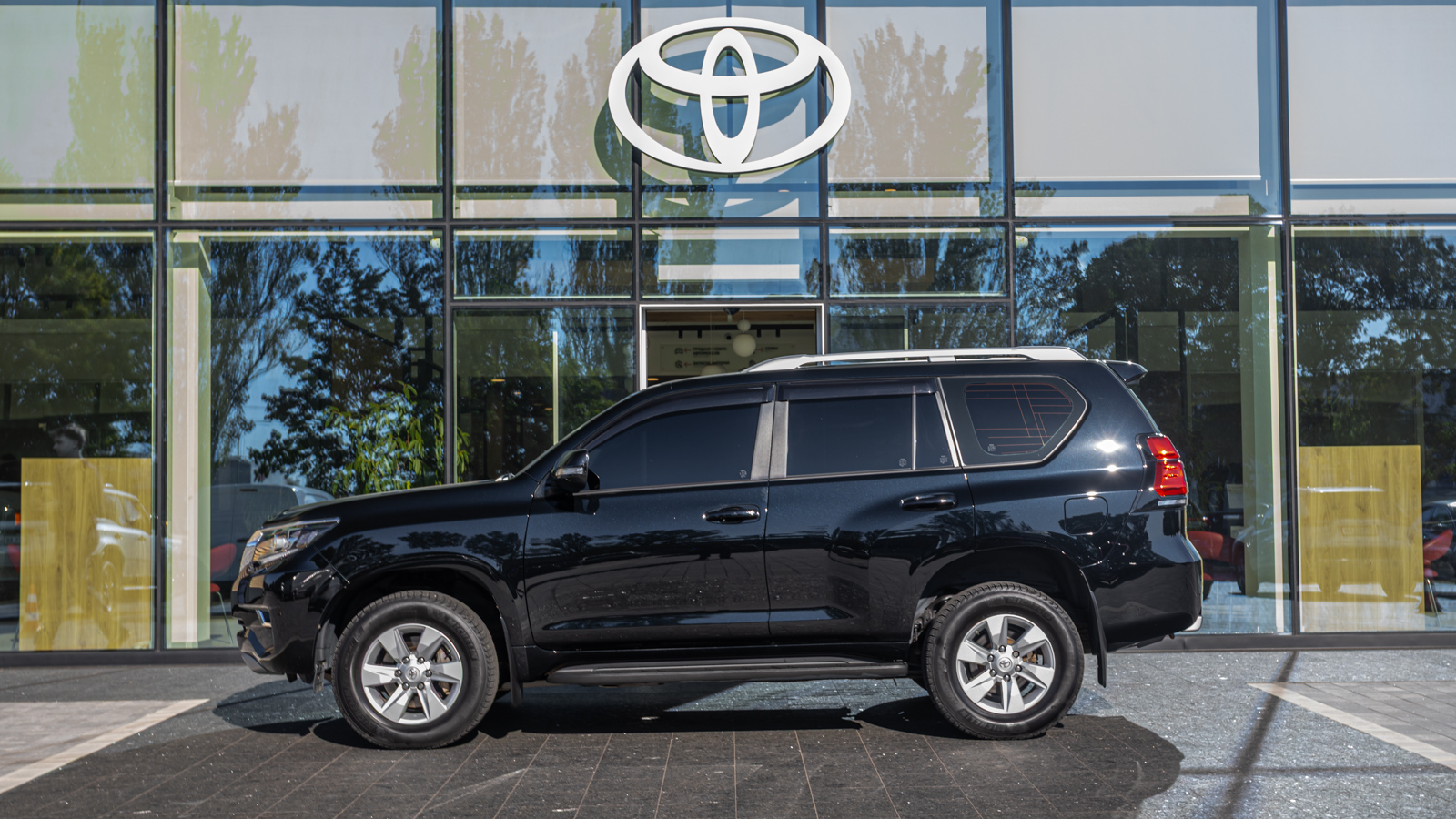 Toyota LAND CRUISER PRADO 2021 року, Універсал, Тойота Центр Дніпро "Алмаз Мотор" на Запорізькому шосе, м.Дніпро | Фото № 3 Toyota LAND CRUISER PRADO 2021 року з пробігом 144091 км, Універсал, Тойота Центр Дніпро "Алмаз Мотор" на Запорізькому шосе, м.Дніпро - 1890000 ГРН | Фото № 3