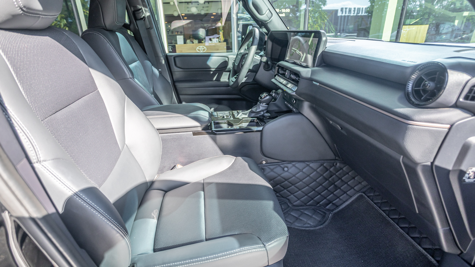 Toyota LAND CRUISER PRADO 2024 року з пробігом 17488 км, Універсал, Тойота Центр Дніпро "Алмаз Мотор" на Запорізькому шосе, м.Дніпро - 2610000 ГРН | Фото № 6