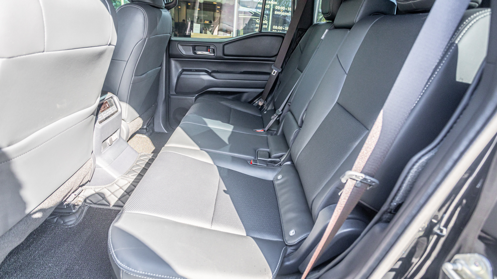 Toyota LAND CRUISER PRADO 2024 року з пробігом 17488 км, Універсал, Тойота Центр Дніпро "Алмаз Мотор" на Запорізькому шосе, м.Дніпро - 2610000 ГРН | Фото № 12