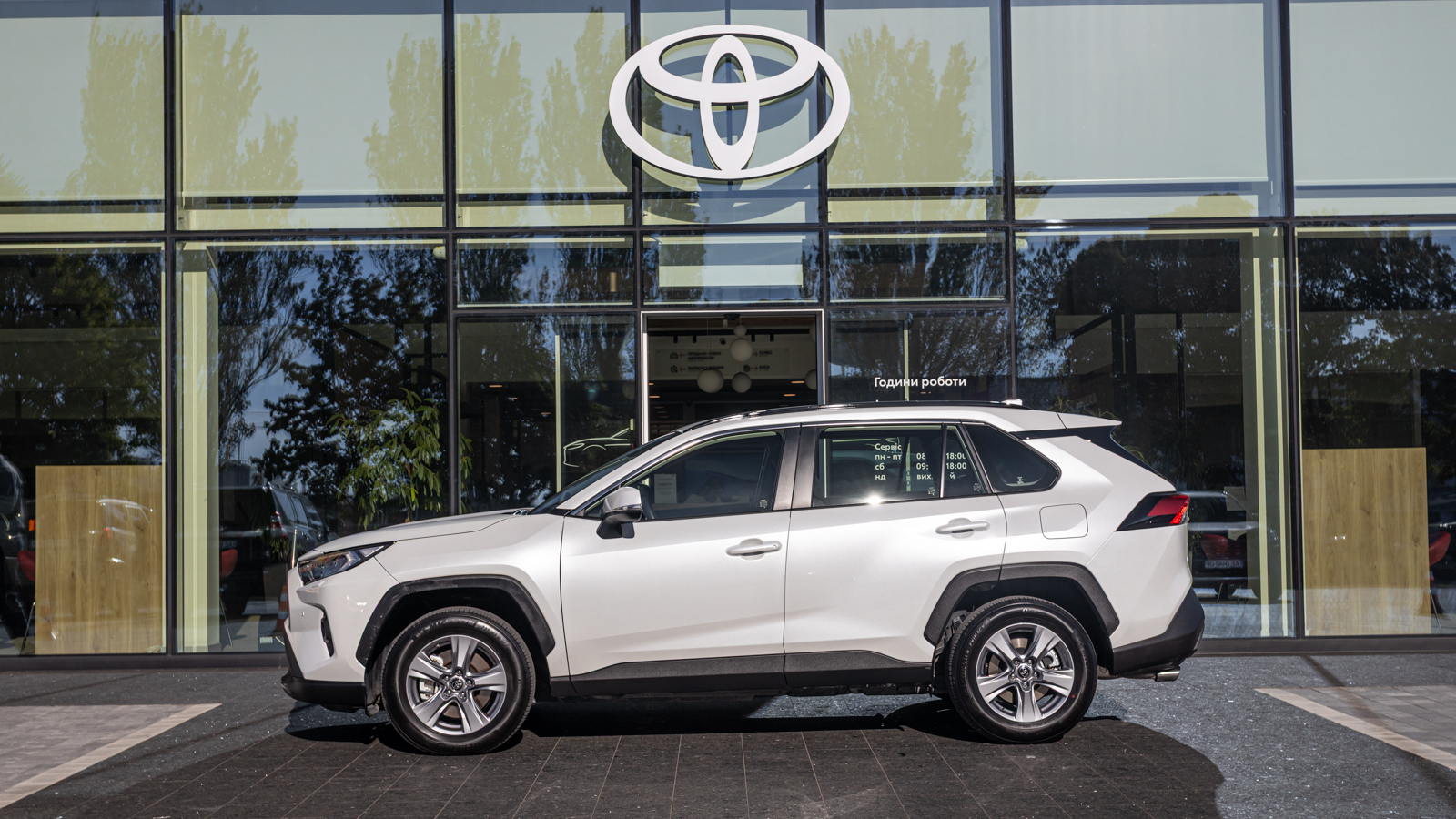 Toyota RAV4 2024 року з пробігом 5718 км, Універсал, Тойота Центр Дніпро "Алмаз Мотор" на Запорізькому шосе, м.Дніпро - 1665000 ГРН | Фото № 3