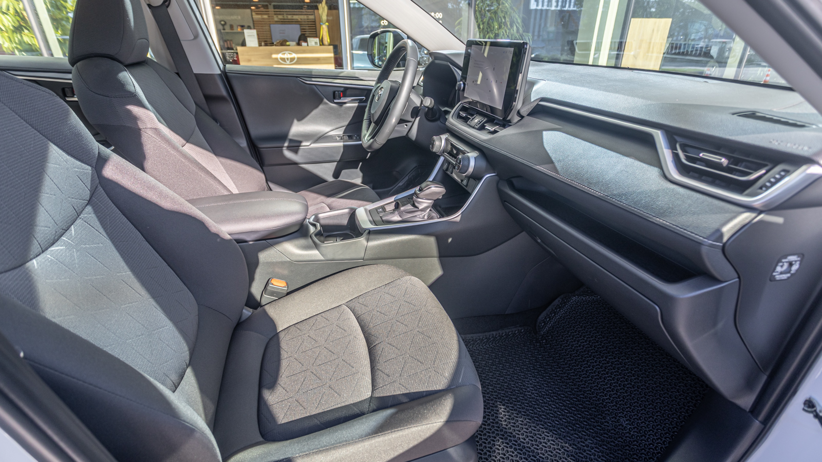Toyota RAV4 2024 року з пробігом 5718 км, Універсал, Тойота Центр Дніпро "Алмаз Мотор" на Запорізькому шосе, м.Дніпро - 1665000 ГРН | Фото № 6