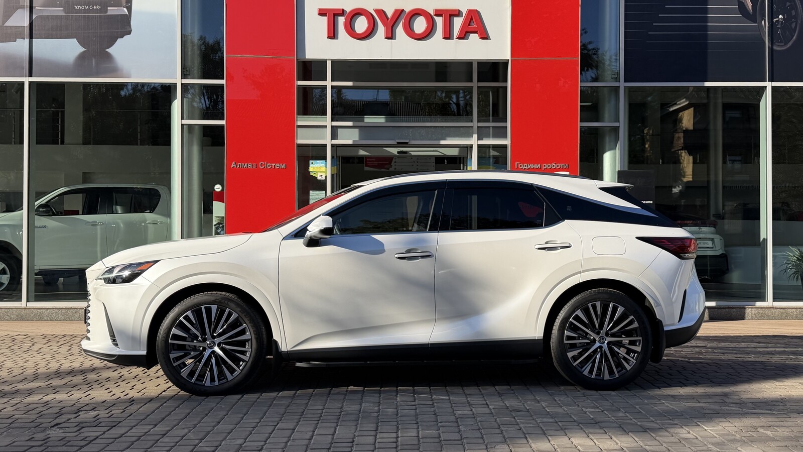 Lexus RX 2024 року, Універсал, Тойота Центр Кривий Ріг "Алмаз Сістем", м.Кривий Ріг | Фото № 3 Lexus RX 2024 року з пробігом 13581 км, Універсал, Тойота Центр Кривий Ріг "Алмаз Сістем", м.Кривий Ріг - 3420000 ГРН | Фото № 3