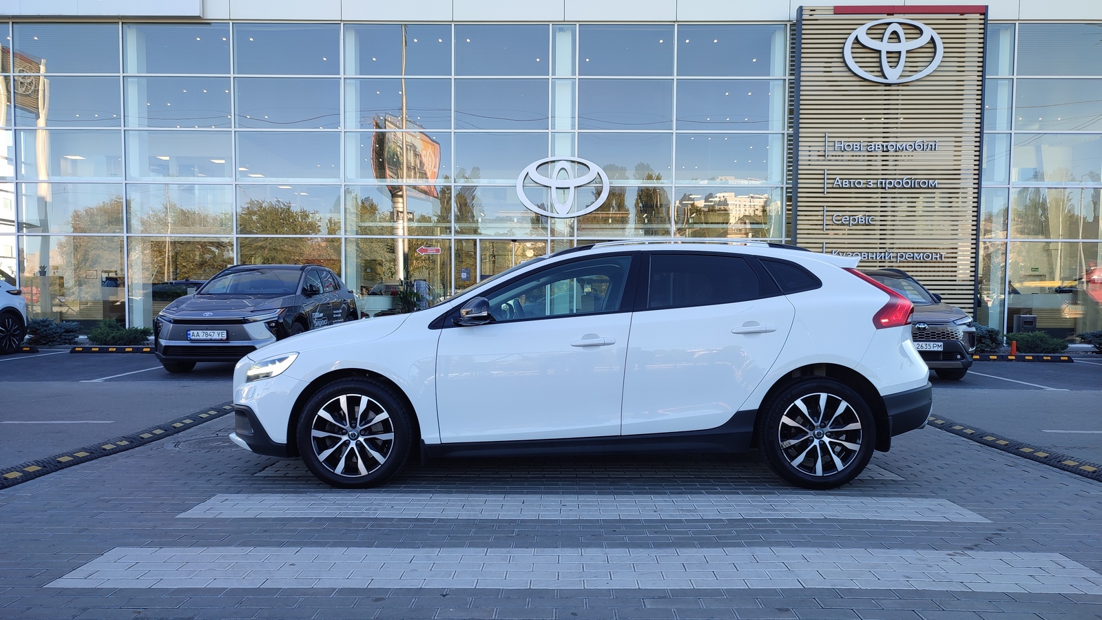 Інші авто VOLVO V40 2019 року, Хетчбек, Тойота Центр Київ "ВіДі Автострада", м.Київ | Фото № 3 Інші авто VOLVO V40 2019 року з пробігом 47495 км, Хетчбек, Тойота Центр Київ "ВіДі Автострада", м.Київ - 890000 ГРН | Фото № 3