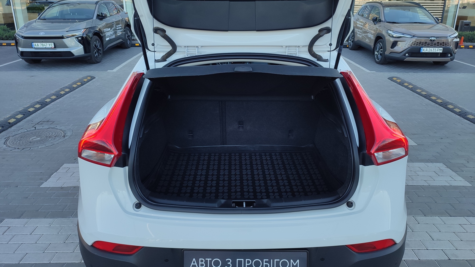 Інші авто VOLVO V40 2019 року, Хетчбек, Тойота Центр Київ "ВіДі Автострада", м.Київ | Фото № 10 Інші авто VOLVO V40 2019 року з пробігом 47495 км, Хетчбек, Тойота Центр Київ "ВіДі Автострада", м.Київ - 890000 ГРН | Фото № 10