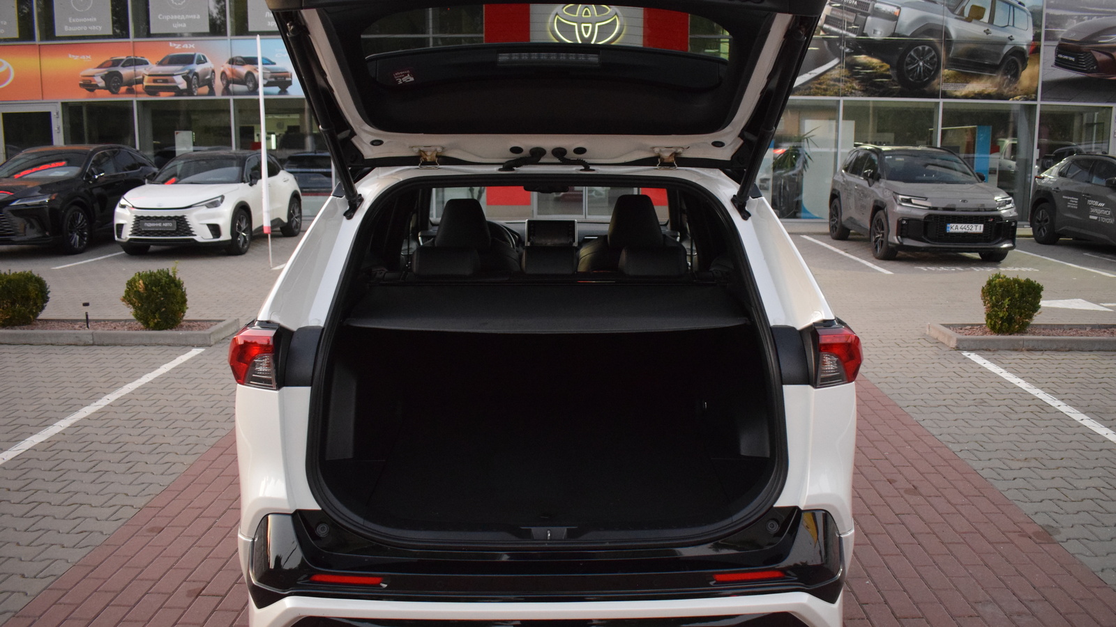 Toyota RAV4 2020 року, Універсал, Тойота Центр Житомир "Стар - Кар", м.Житомир | Фото № 10 Toyota RAV4 2020 року з пробігом 96124 км, Універсал, Тойота Центр Житомир "Стар - Кар", м.Житомир - 1525500 ГРН | Фото № 10
