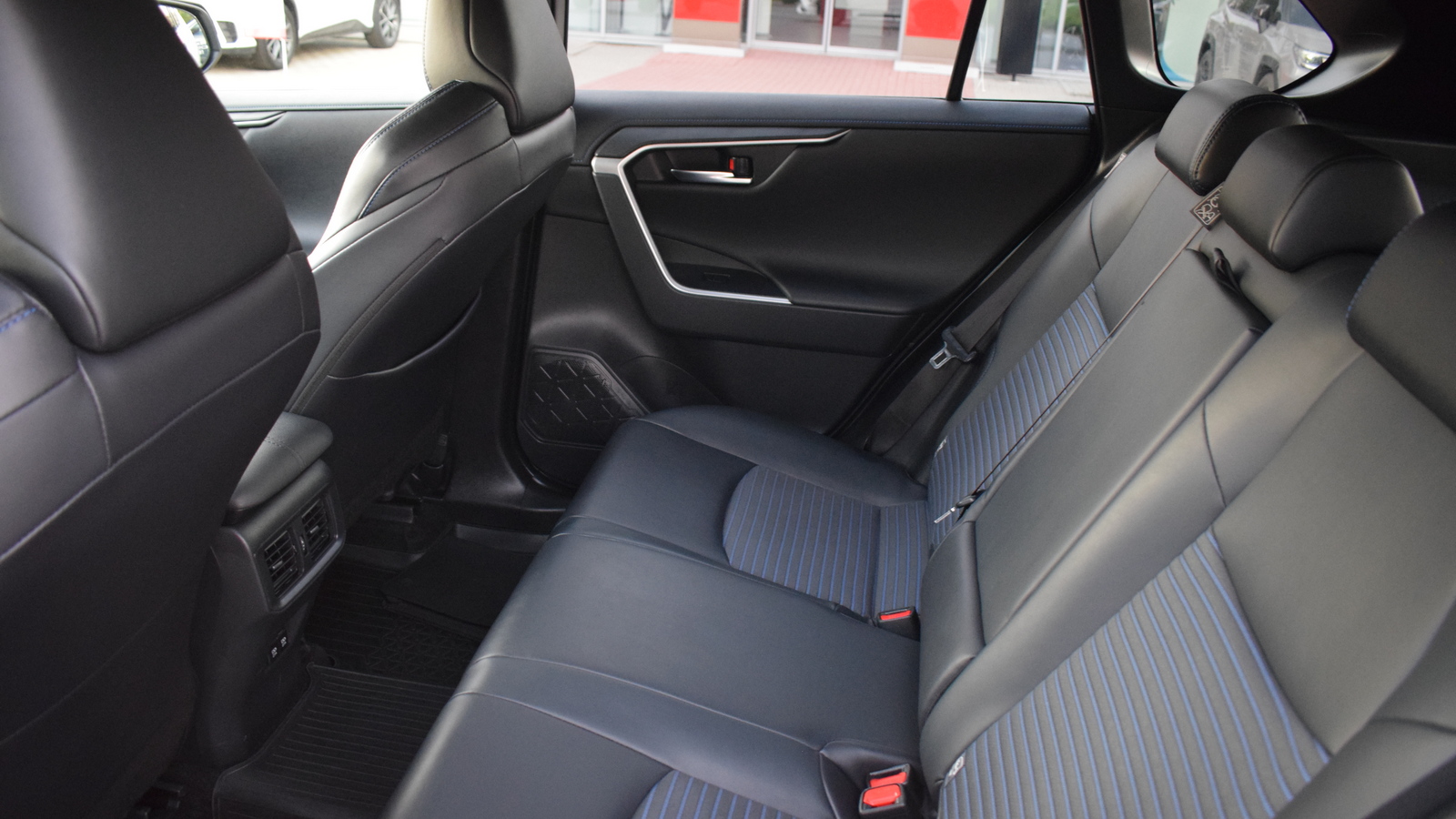 Toyota RAV4 2020 року, Універсал, Тойота Центр Житомир "Стар - Кар", м.Житомир | Фото № 11 Toyota RAV4 2020 року з пробігом 96124 км, Універсал, Тойота Центр Житомир "Стар - Кар", м.Житомир - 1525500 ГРН | Фото № 11