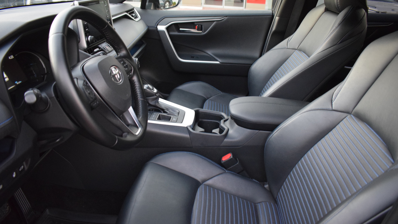 Toyota RAV4 2020 року, Універсал, Тойота Центр Житомир "Стар - Кар", м.Житомир | Фото № 12 Toyota RAV4 2020 року з пробігом 96124 км, Універсал, Тойота Центр Житомир "Стар - Кар", м.Житомир - 1525500 ГРН | Фото № 12