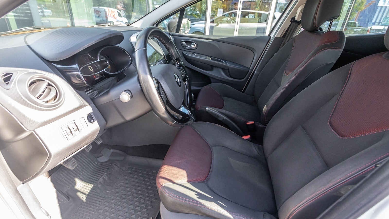 Інші авто RENAULT CLIO 2015 року, Хетчбек, Тойота Центр Дніпро "Алмаз Мотор" на Запорізькому шосе, м.Дніпро | Фото № 13 Інші авто RENAULT CLIO 2015 року з пробігом 155650 км, Хетчбек, Тойота Центр Дніпро "Алмаз Мотор" на Запорізькому шосе, м.Дніпро - 325000 ГРН | Фото № 13
