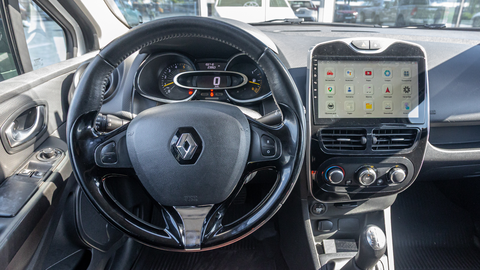 Інші авто RENAULT CLIO 2015 року, Хетчбек, Тойота Центр Дніпро "Алмаз Мотор" на Запорізькому шосе, м.Дніпро | Фото № 14 Інші авто RENAULT CLIO 2015 року з пробігом 155650 км, Хетчбек, Тойота Центр Дніпро "Алмаз Мотор" на Запорізькому шосе, м.Дніпро - 325000 ГРН | Фото № 14