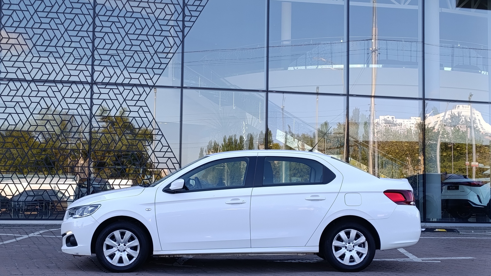 Інші авто PEUGEOT 301 2021 року з пробігом 72000 км, Седан, Лексус Київ Захід, м.Київ - 480000 ГРН | Фото № 3