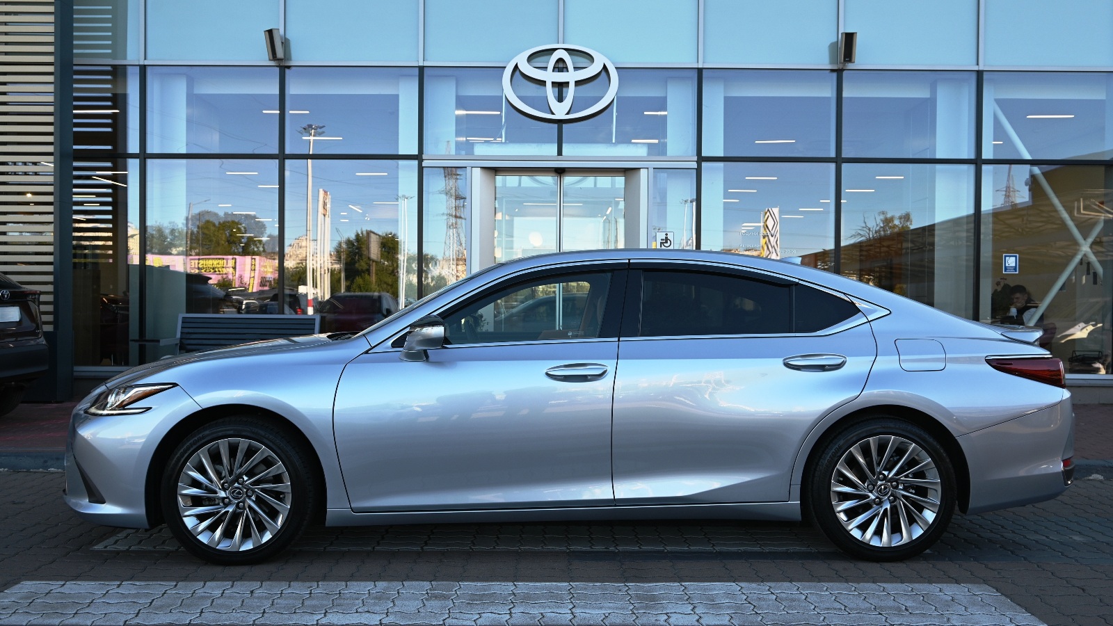 Lexus ES 2023 року з пробігом 17994 км, Седан, Тойота Центр Київ "Сіті Плаза", м.Київ - 2307200 ГРН | Фото № 3