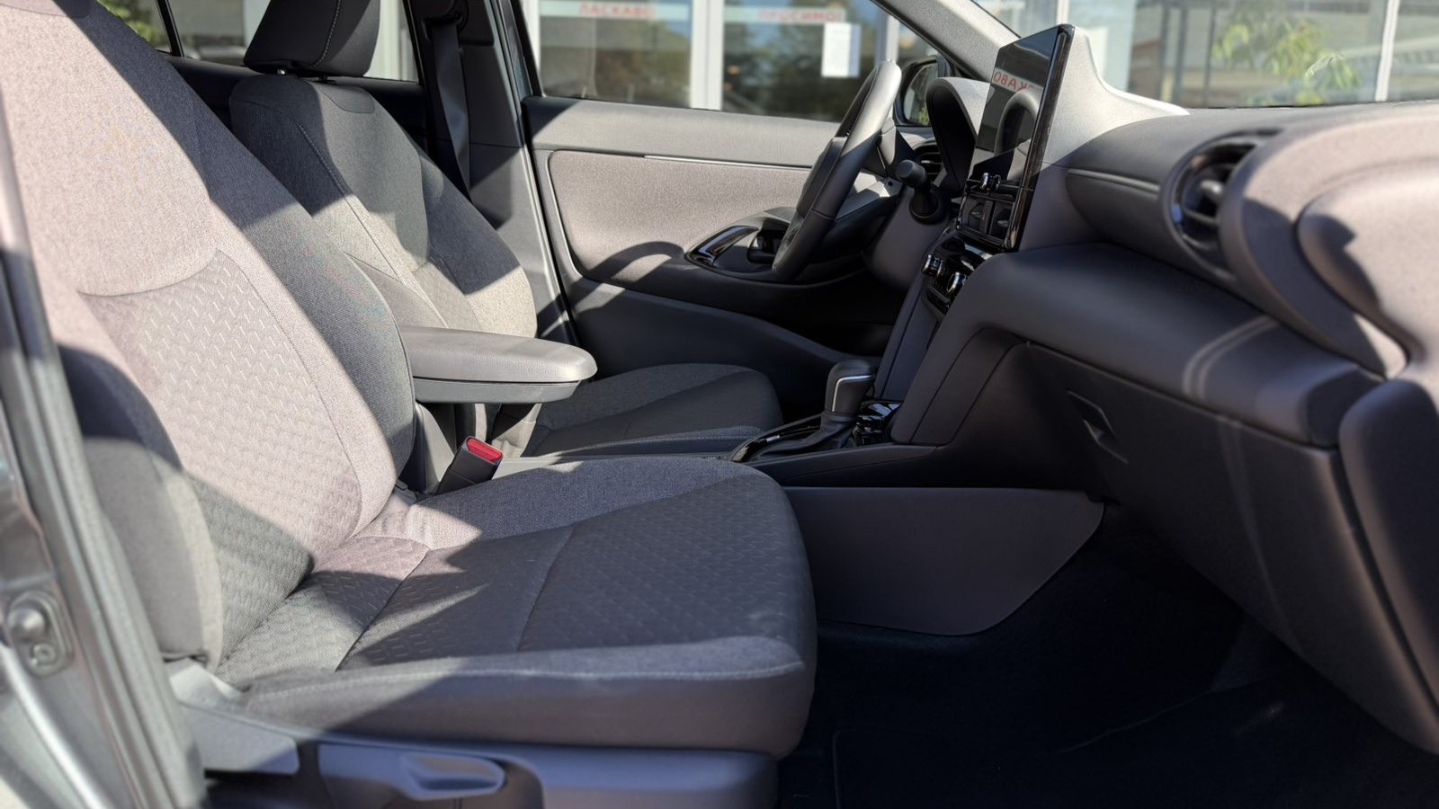 Toyota YARIS CROSS 2025 року, Хетчбек, Тойота Центр Луцьк "Автоконцепт", м.Луцьк | Фото № 6 Toyota YARIS CROSS 2025 року з пробігом 12000 км, Хетчбек, Тойота Центр Луцьк "Автоконцепт", м.Луцьк - 1270000 ГРН | Фото № 6