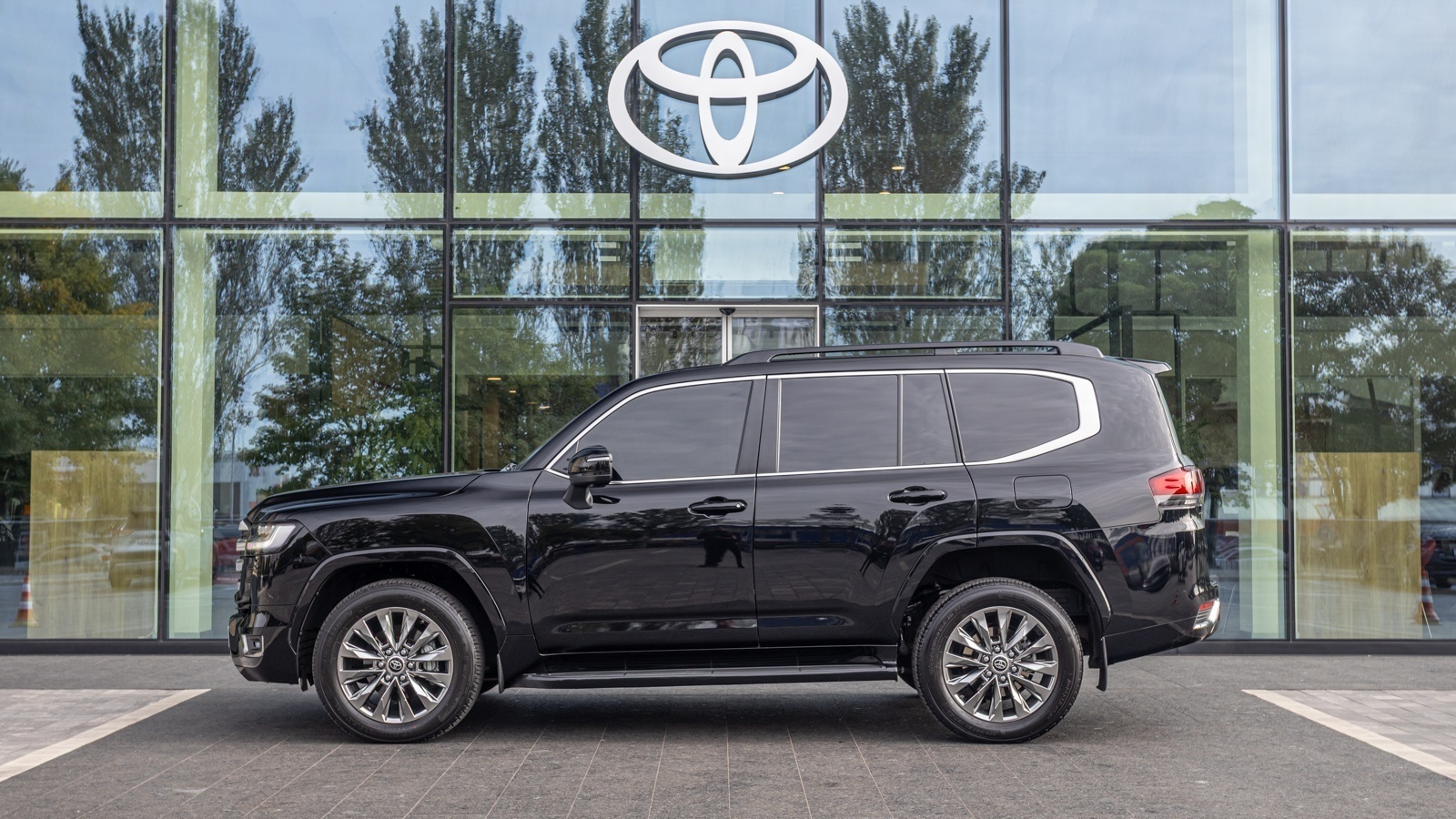 Toyota LAND CRUISER 2025 року з пробігом 32680 км, Універсал, Тойота Центр Дніпро "Алмаз Мотор" на Запорізькому шосе, м.Дніпро - 4275000 ГРН | Фото № 3
