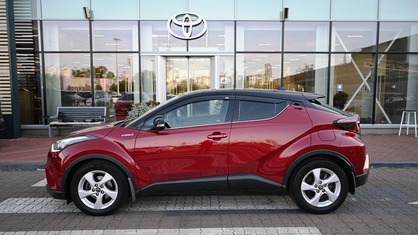 Toyota C-HR 2019 року, Хетчбек, Тойота Центр Київ "Сіті Плаза", м.Київ | Фото № 3 Toyota C-HR 2019 року з пробігом 90424 км, Хетчбек, Тойота Центр Київ "Сіті Плаза", м.Київ - 934230 ГРН | Фото № 3