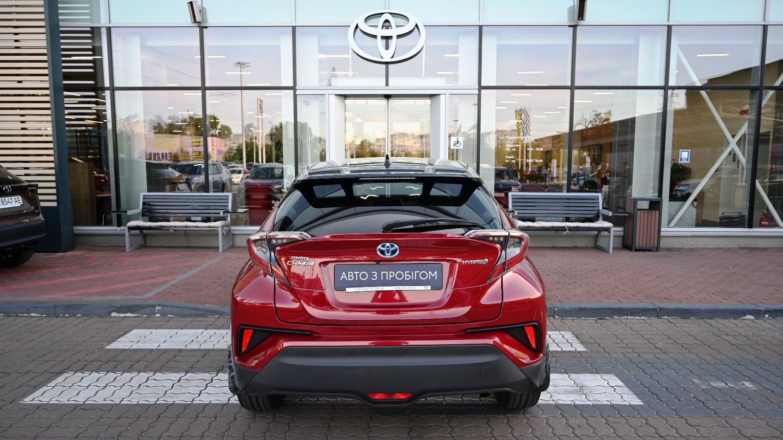 Toyota C-HR 2019 року, Хетчбек, Тойота Центр Київ "Сіті Плаза", м.Київ | Фото № 4 Toyota C-HR 2019 року з пробігом 90424 км, Хетчбек, Тойота Центр Київ "Сіті Плаза", м.Київ - 934230 ГРН | Фото № 4