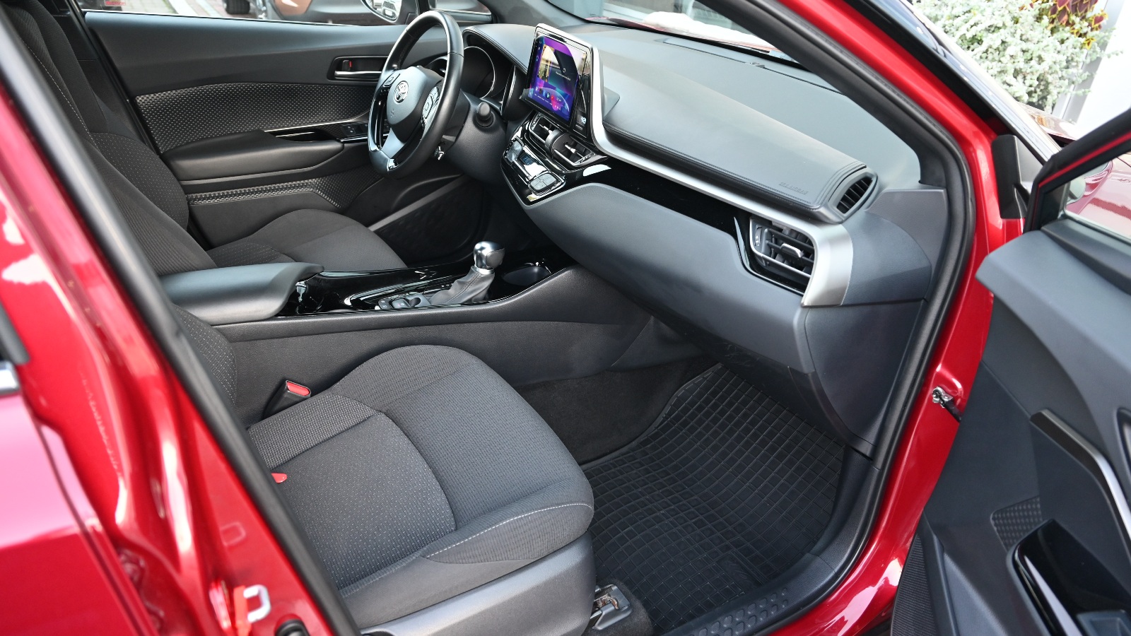 Toyota C-HR 2019 року, Хетчбек, Тойота Центр Київ "Сіті Плаза", м.Київ | Фото № 6 Toyota C-HR 2019 року з пробігом 90424 км, Хетчбек, Тойота Центр Київ "Сіті Плаза", м.Київ - 934230 ГРН | Фото № 6