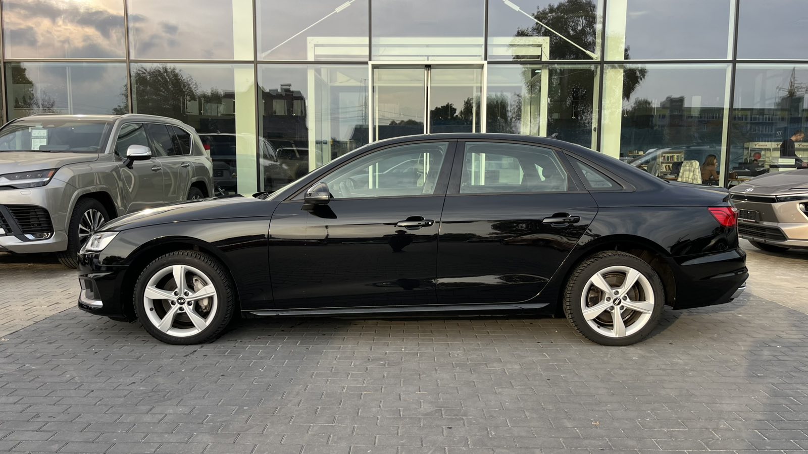 Інші авто AUDI A4 2021 року, Седан, Тойота Центр Хмельницький "Гранд Мотор", м.Хмельницький | Фото № 2 Інші авто AUDI A4 2021 року з пробігом 61050 км, Седан, Тойота Центр Хмельницький "Гранд Мотор", м.Хмельницький - 1110000 ГРН | Фото № 2