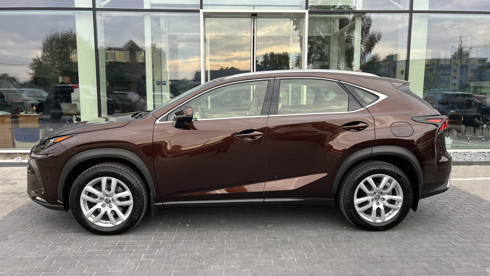 Lexus NX 2017 року з пробігом 85369 км, Хетчбек, Тойота Центр Хмельницький "Гранд Мотор", м.Хмельницький - 1118010 ГРН | Фото № 3