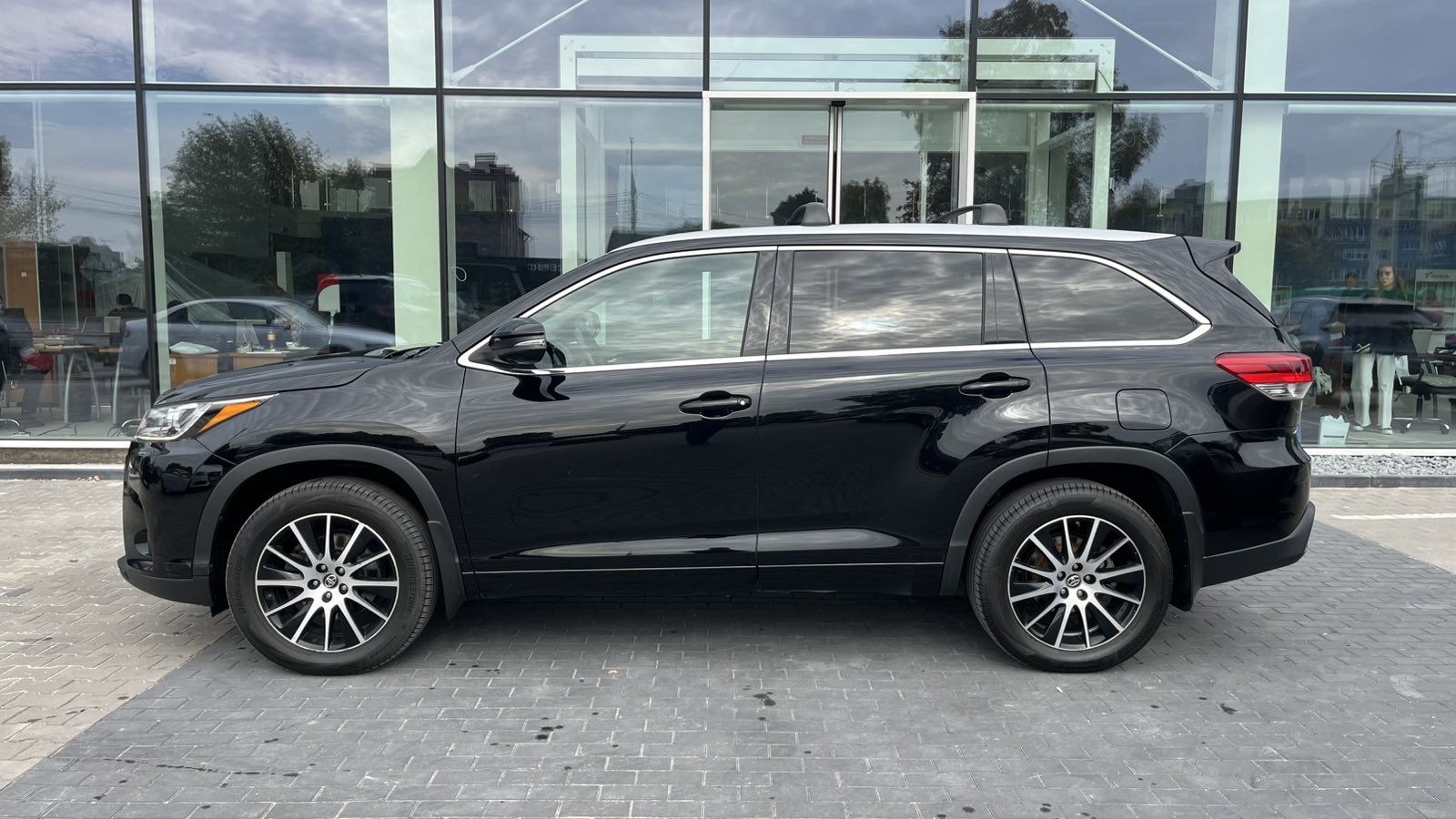 Toyota HIGHLANDER 2019 року, Універсал, Тойота Центр Хмельницький "Гранд Мотор", м.Хмельницький | Фото № 3 Toyota HIGHLANDER 2019 року з пробігом 179502 км, Універсал, Тойота Центр Хмельницький "Гранд Мотор", м.Хмельницький - 1359000 ГРН | Фото № 3