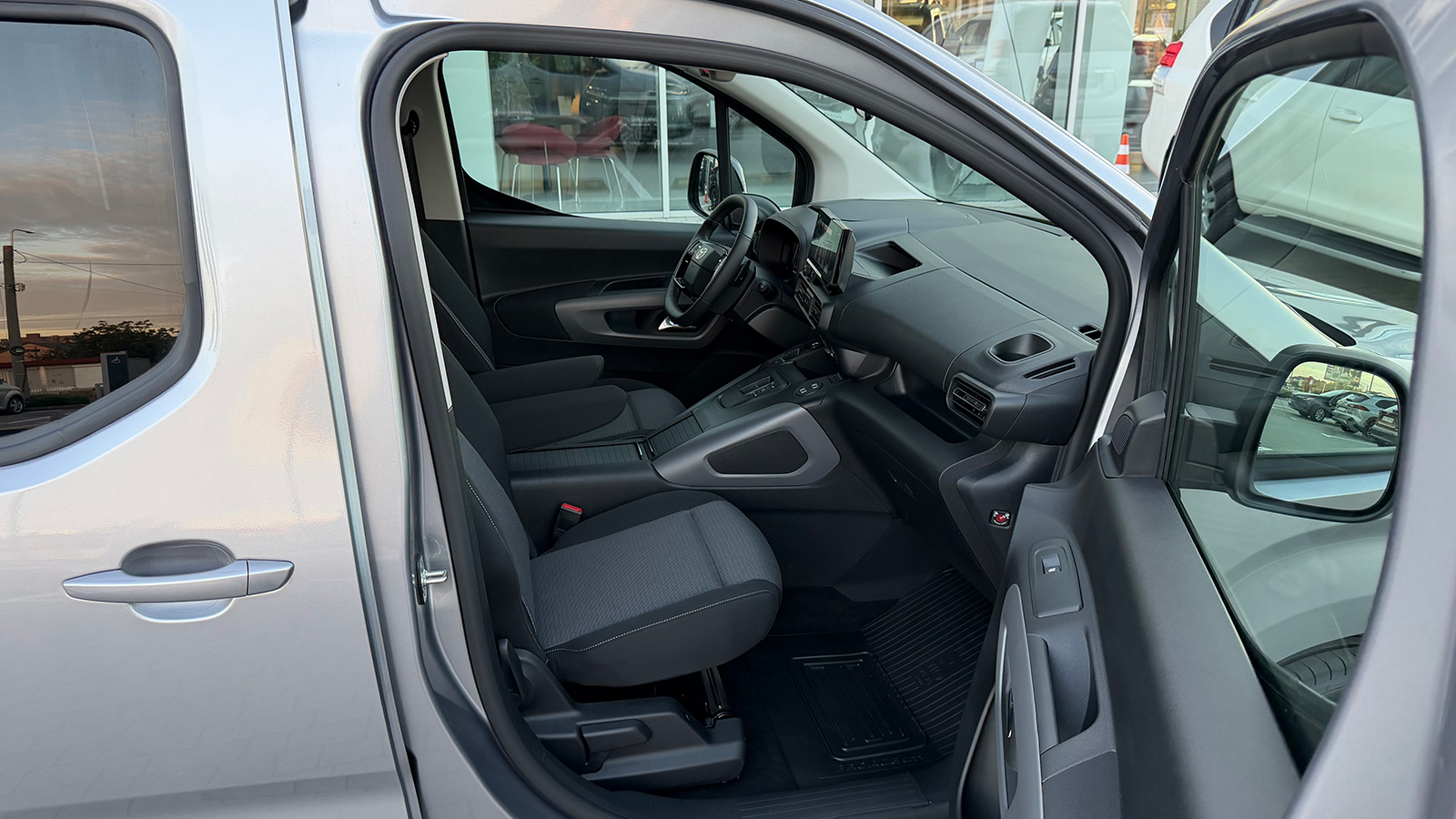 Toyota PROACE CITY VERSO 2024 року, Мінівен, Тойота Центр Рівне "Агат Авто", м.Рівне | Фото № 6 Toyota PROACE CITY VERSO 2024 року з пробігом 192 км, Мінівен, Тойота Центр Рівне "Агат Авто", м.Рівне - 1420160 ГРН | Фото № 6