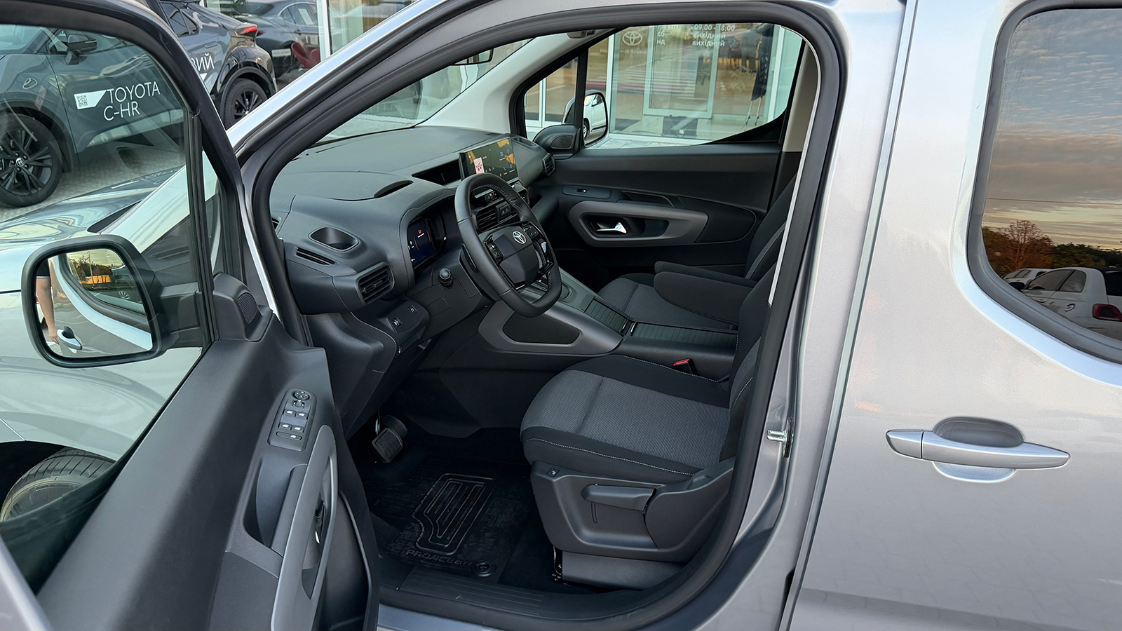 Toyota PROACE CITY VERSO 2024 року, Мінівен, Тойота Центр Рівне "Агат Авто", м.Рівне | Фото № 12 Toyota PROACE CITY VERSO 2024 року з пробігом 192 км, Мінівен, Тойота Центр Рівне "Агат Авто", м.Рівне - 1420160 ГРН | Фото № 12
