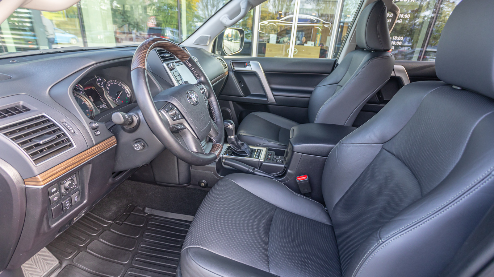 Toyota LAND CRUISER PRADO 2018 року, Універсал, Тойота Центр Дніпро "Алмаз Мотор" на Запорізькому шосе, м.Дніпро | Фото № 14 Toyota LAND CRUISER PRADO 2018 року з пробігом 72208 км, Універсал, Тойота Центр Дніпро "Алмаз Мотор" на Запорізькому шосе, м.Дніпро - 1890000 ГРН | Фото № 14
