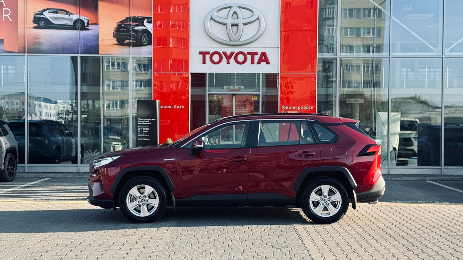 Toyota RAV4 2019 року, Універсал, Тойота Центр Івано-Франківськ "Класик-Авто", м.Івано-Франківськ | Фото № 3 Toyota RAV4 2019 року з пробігом 42912 км, Універсал, Тойота Центр Івано-Франківськ "Класик-Авто", м.Івано-Франківськ - 1332000 ГРН | Фото № 3