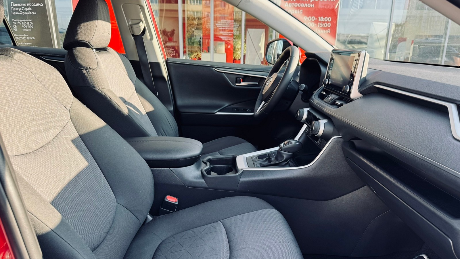 Toyota RAV4 2019 року, Універсал, Тойота Центр Івано-Франківськ "Класик-Авто", м.Івано-Франківськ | Фото № 6 Toyota RAV4 2019 року з пробігом 42912 км, Універсал, Тойота Центр Івано-Франківськ "Класик-Авто", м.Івано-Франківськ - 1332000 ГРН | Фото № 6