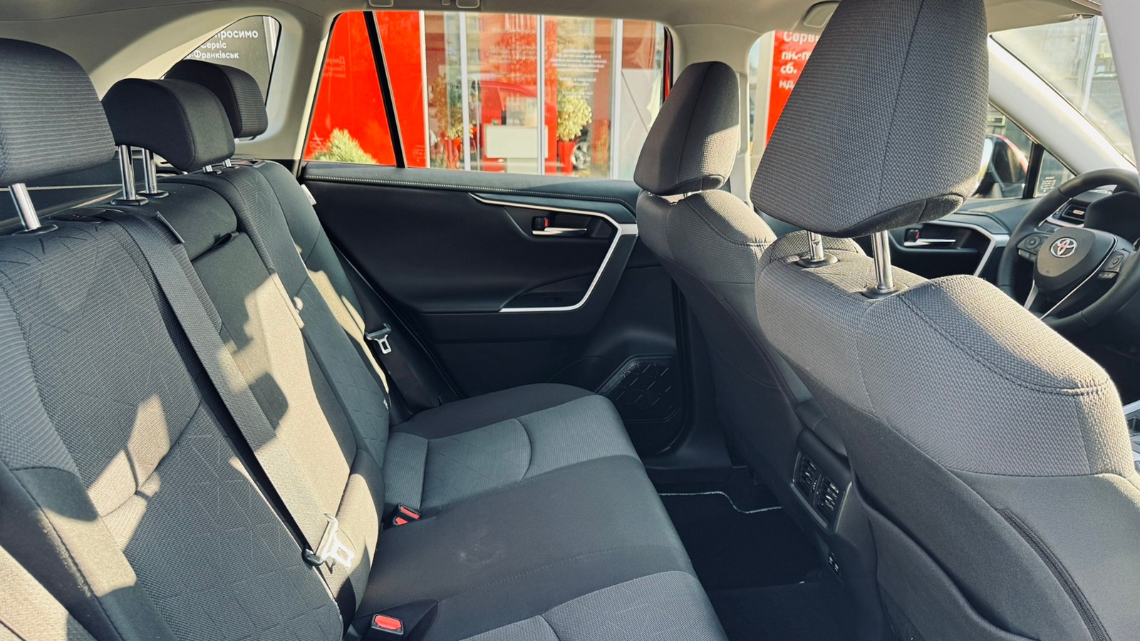 Toyota RAV4 2019 року, Універсал, Тойота Центр Івано-Франківськ "Класик-Авто", м.Івано-Франківськ | Фото № 7 Toyota RAV4 2019 року з пробігом 42912 км, Універсал, Тойота Центр Івано-Франківськ "Класик-Авто", м.Івано-Франківськ - 1332000 ГРН | Фото № 7