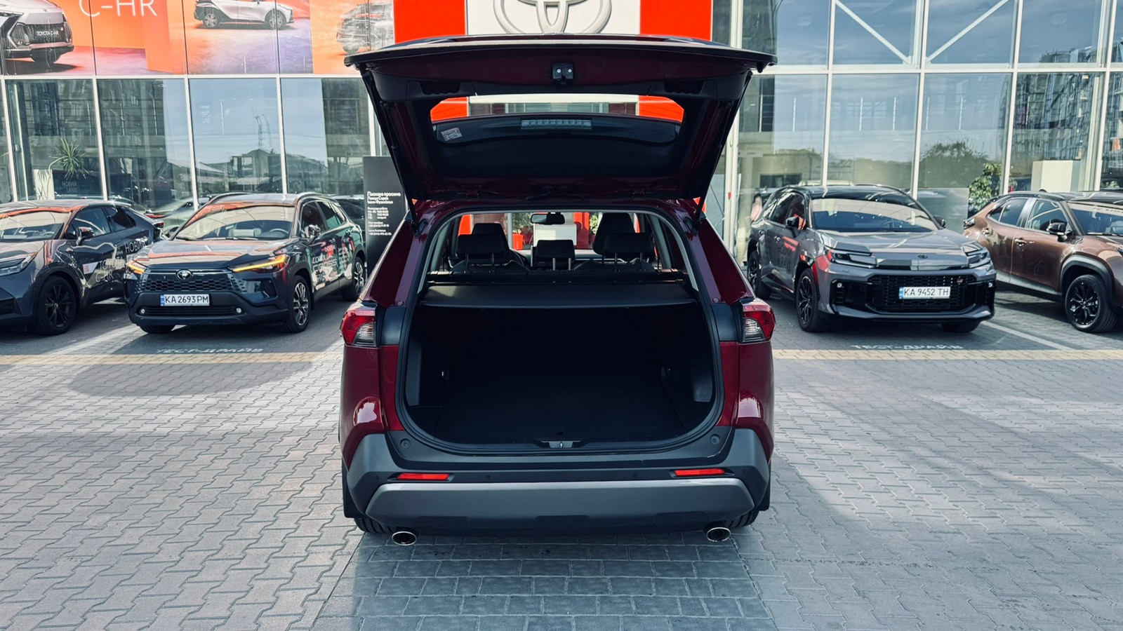 Toyota RAV4 2019 року, Універсал, Тойота Центр Івано-Франківськ "Класик-Авто", м.Івано-Франківськ | Фото № 10 Toyota RAV4 2019 року з пробігом 42912 км, Універсал, Тойота Центр Івано-Франківськ "Класик-Авто", м.Івано-Франківськ - 1332000 ГРН | Фото № 10