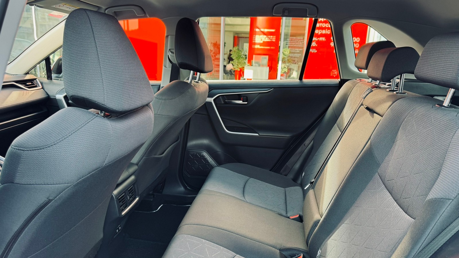 Toyota RAV4 2019 року, Універсал, Тойота Центр Івано-Франківськ "Класик-Авто", м.Івано-Франківськ | Фото № 11 Toyota RAV4 2019 року з пробігом 42912 км, Універсал, Тойота Центр Івано-Франківськ "Класик-Авто", м.Івано-Франківськ - 1332000 ГРН | Фото № 11