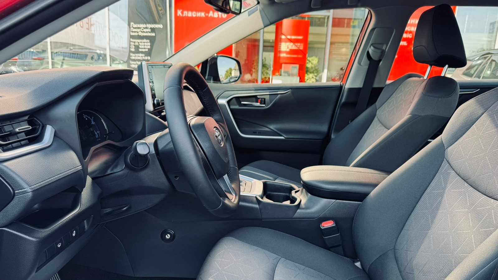 Toyota RAV4 2019 року, Універсал, Тойота Центр Івано-Франківськ "Класик-Авто", м.Івано-Франківськ | Фото № 12 Toyota RAV4 2019 року з пробігом 42912 км, Універсал, Тойота Центр Івано-Франківськ "Класик-Авто", м.Івано-Франківськ - 1332000 ГРН | Фото № 12