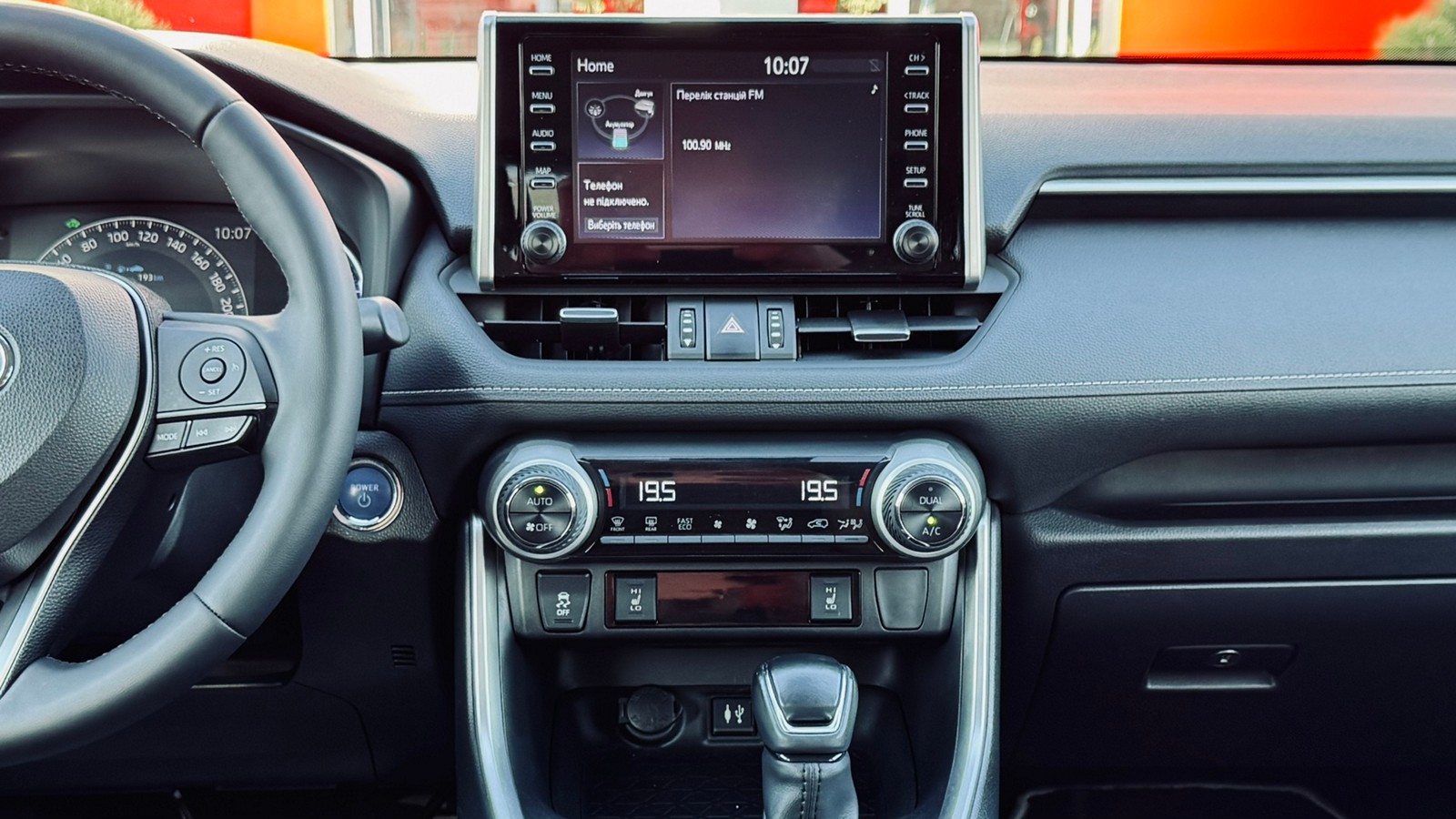 Toyota RAV4 2019 року, Універсал, Тойота Центр Івано-Франківськ "Класик-Авто", м.Івано-Франківськ | Фото № 15 Toyota RAV4 2019 року з пробігом 42912 км, Універсал, Тойота Центр Івано-Франківськ "Класик-Авто", м.Івано-Франківськ - 1332000 ГРН | Фото № 15