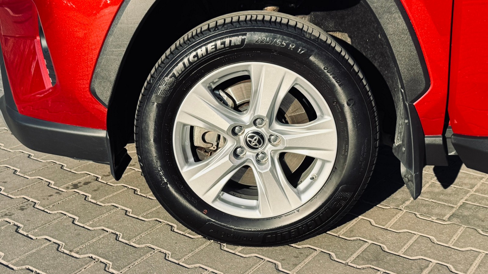 Toyota RAV4 2019 року, Універсал, Тойота Центр Івано-Франківськ "Класик-Авто", м.Івано-Франківськ | Фото № 16 Toyota RAV4 2019 року з пробігом 42912 км, Універсал, Тойота Центр Івано-Франківськ "Класик-Авто", м.Івано-Франківськ - 1332000 ГРН | Фото № 16
