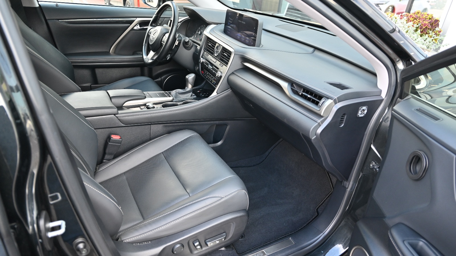 Lexus RX 2022 року, Універсал, Тойота Центр Київ "Сіті Плаза", м.Київ | Фото № 6 Lexus RX 2022 року з пробігом 43213 км, Універсал, Тойота Центр Київ "Сіті Плаза", м.Київ - 2212650 ГРН | Фото № 6