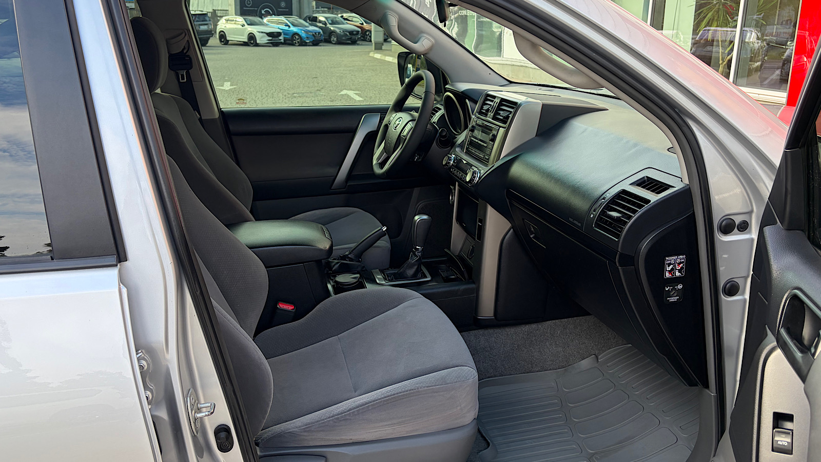 Toyota LAND CRUISER PRADO 2010 року, Універсал, Тойота Центр Запоріжжя "Восток Автомир", м.Запоріжжя | Фото № 6 Toyota LAND CRUISER PRADO 2010 року з пробігом 246691 км, Універсал, Тойота Центр Запоріжжя "Восток Автомир", м.Запоріжжя - 990000 ГРН | Фото № 6
