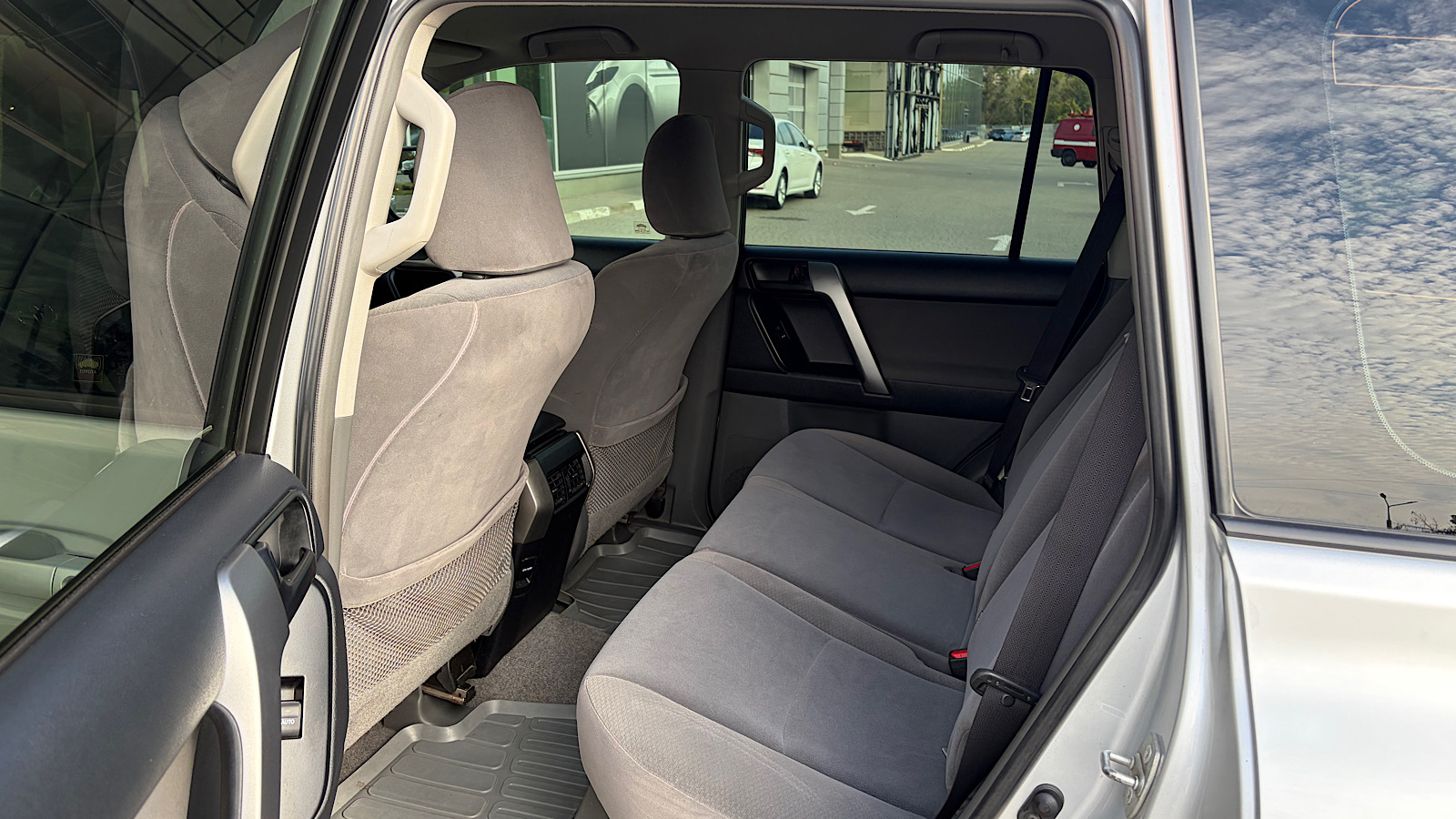 Toyota LAND CRUISER PRADO 2010 року, Універсал, Тойота Центр Запоріжжя "Восток Автомир", м.Запоріжжя | Фото № 11 Toyota LAND CRUISER PRADO 2010 року з пробігом 246691 км, Універсал, Тойота Центр Запоріжжя "Восток Автомир", м.Запоріжжя - 990000 ГРН | Фото № 11