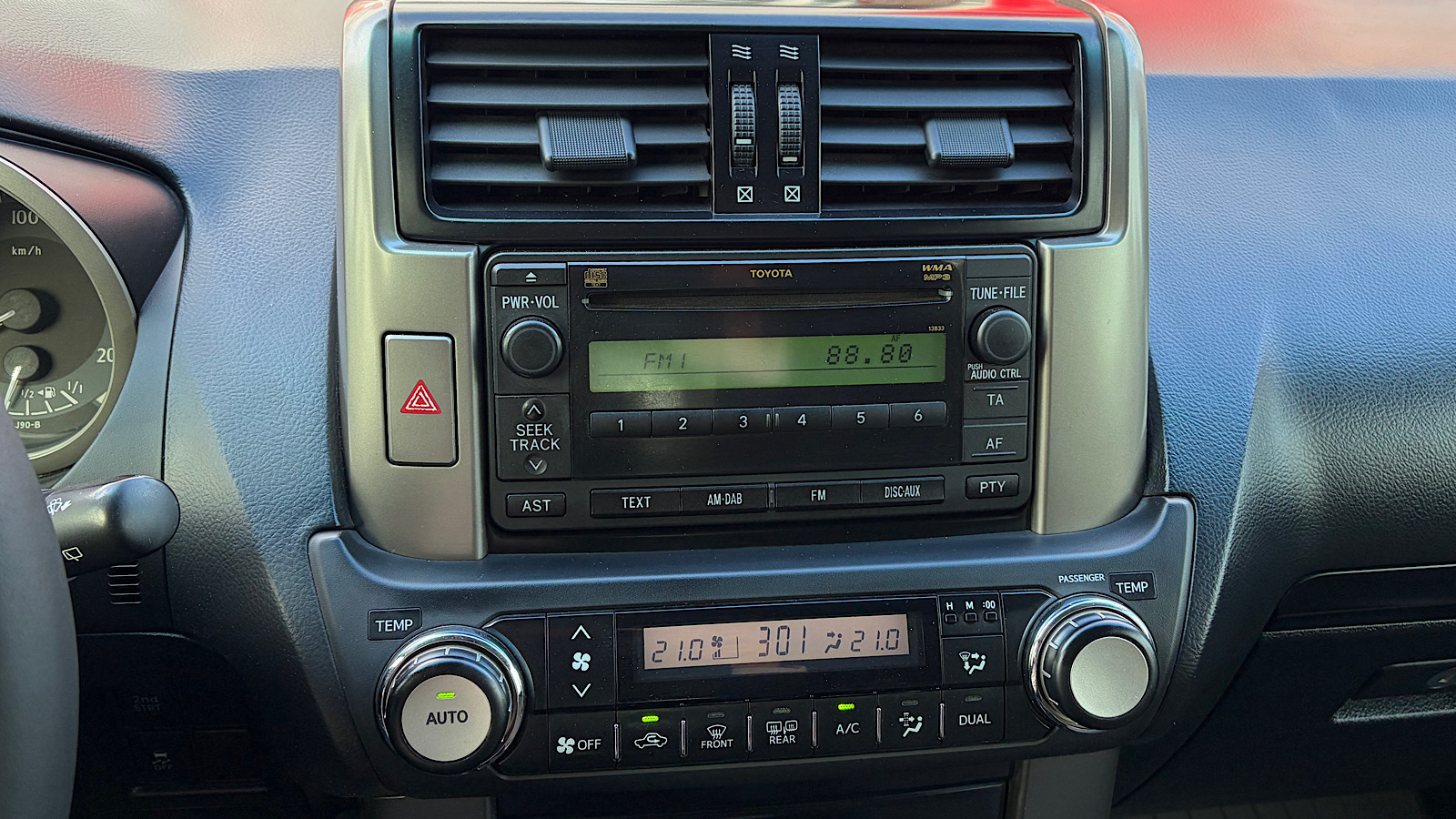 Toyota LAND CRUISER PRADO 2010 року, Універсал, Тойота Центр Запоріжжя "Восток Автомир", м.Запоріжжя | Фото № 15 Toyota LAND CRUISER PRADO 2010 року з пробігом 246691 км, Універсал, Тойота Центр Запоріжжя "Восток Автомир", м.Запоріжжя - 990000 ГРН | Фото № 15
