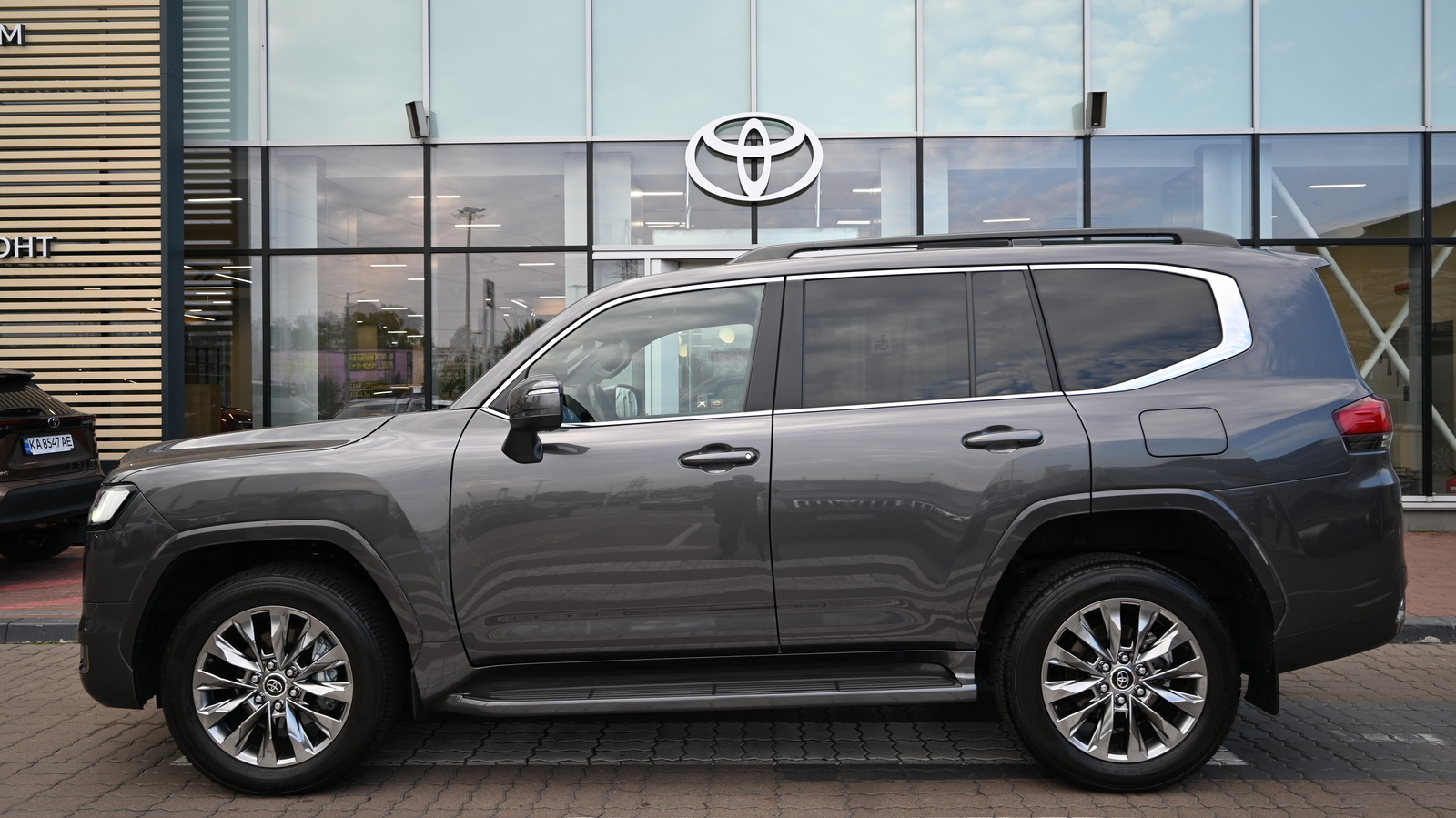Toyota LAND CRUISER 2023 року, Універсал, Тойота Центр Київ "Сіті Плаза", м.Київ | Фото № 3 Toyota LAND CRUISER 2023 року з пробігом 16099 км, Універсал, Тойота Центр Київ "Сіті Плаза", м.Київ - 3758720 ГРН | Фото № 3