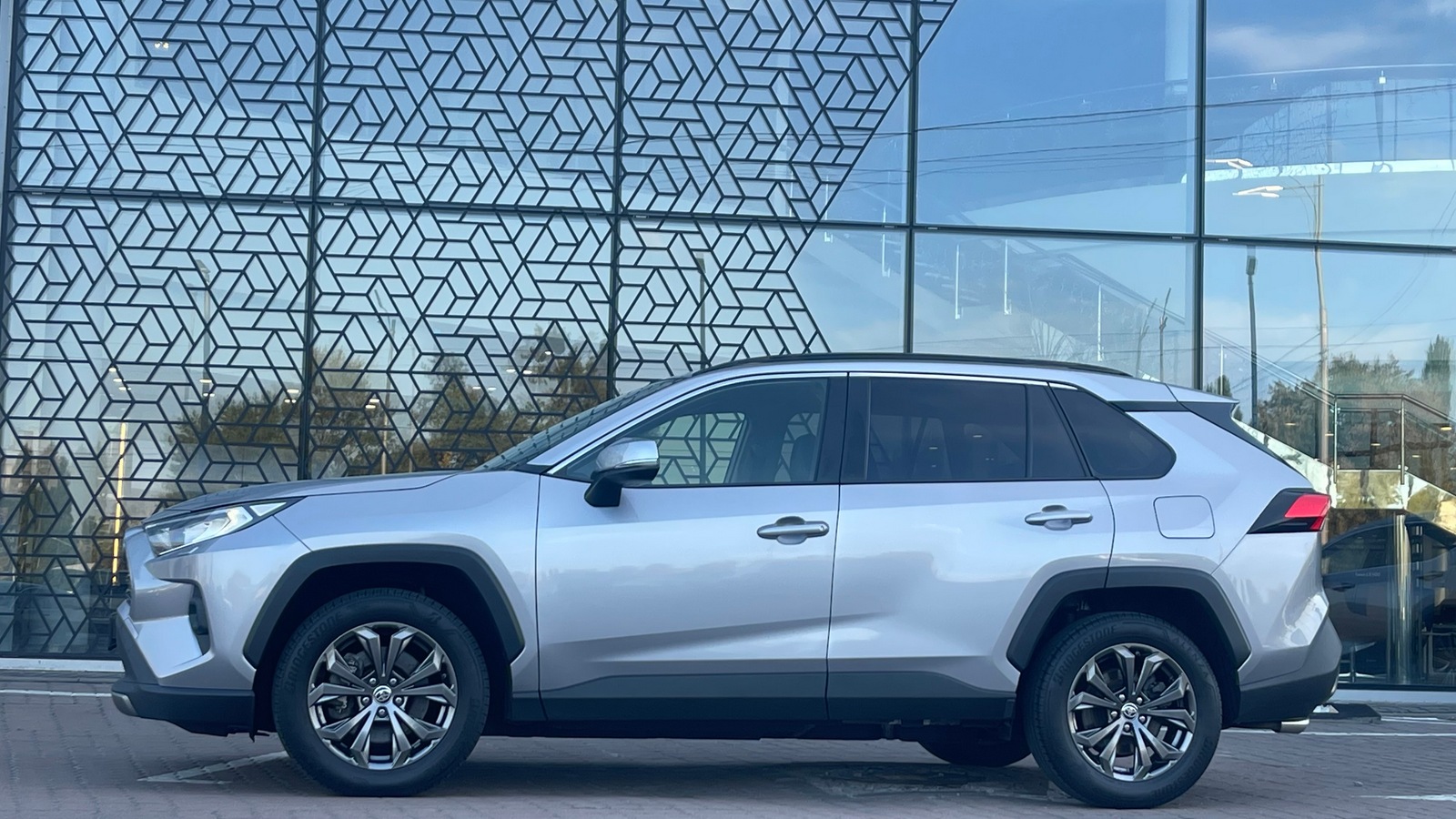 Toyota RAV4 2023 року з пробігом 134539 км, Універсал, Лексус Київ Захід, м.Київ - 1565000 ГРН | Фото № 3